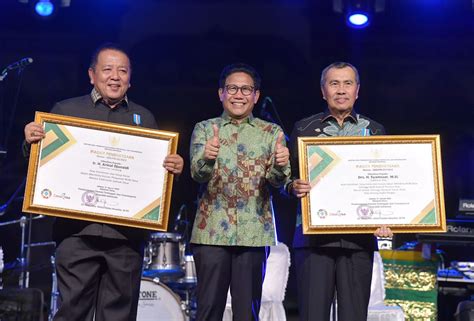 Hari BUM Desa Dua Gubernur Dapat Penghargaan Abdi Ekonomi Desa Deras