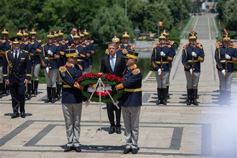 Pre Edintele Iohannis I Ministrul Ap R Rii Vor Marca La Sibiu Ziua