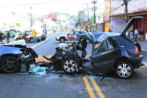 G1 Carros Colidem E Uma Pessoa Morre Em Acidente Na Zona Sul De Sp