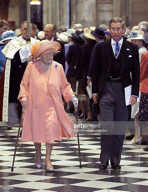 King George VI watching Queen Elizabeth playing a piano. | Queen mother ...