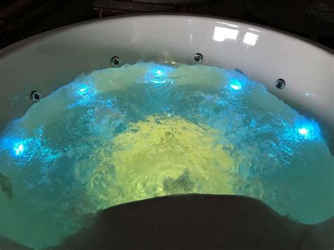 Fiberglass Hot Tub With Integrated Furnace And Double Hydromassage