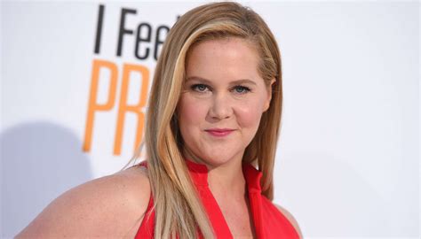 Amy Schumer Shares Pic Featuring Her Massive Baby Bump As She Still ...