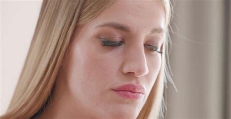 Bella Chica Rubia Se Pone El Culo A Su Novio Para Recibir Su Primer Sexo Anal Pornolargo