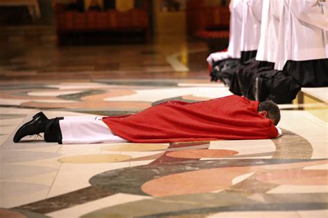 Krzyż znakiem zwycięstwa Liturgia Wielkiego Piątku SANKTUARIUM W