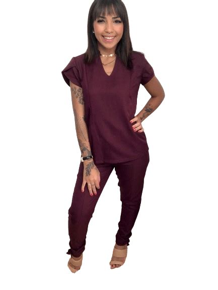 Pijama Cirúrgico Feminino estilo jogger cor bordô PP Ailos Aprox