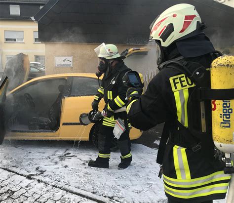 Einsatz Feuerwehr L Scht Brennendes Auto