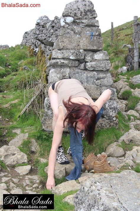 Cute Amateur Babe Strips Off Outdoors For All To See 15 Photos