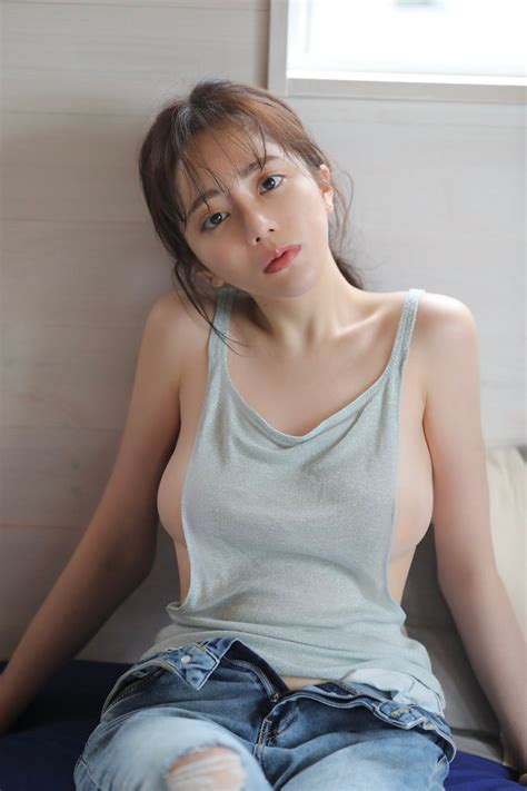 “大食いアナウンサー”谷あさこ、服に収まらない横乳に「あれだけ食べてこの体型？」と驚きの声 Entame Next アイドル情報総合