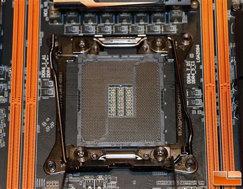 Gigabyte también contará con un socket LGA 2011-3 con más pines