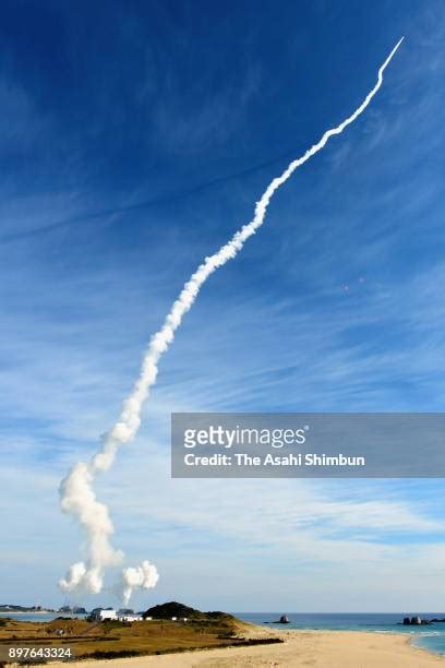 Launches Hii A 37 Rocket Photos and Premium High Res Pictures - Getty Images