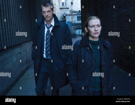 Stephen Holder (Joel Kinnaman) and Sarah Linden (Mireille Enos) - The