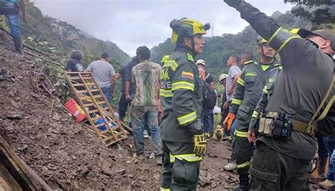 Ascienden A 34 Los Muertos Por Un Alud De Tierra En El Oeste De