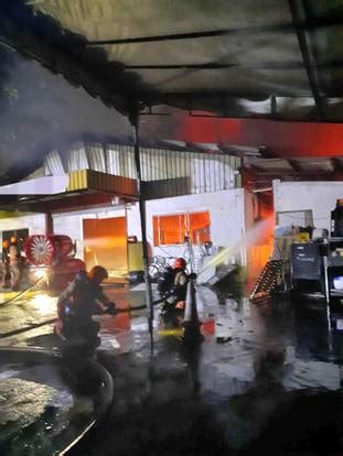 10 SCDF vehicles deployed, 50 firefighters extinguish Seletar warehouse blaze in about 2 hours