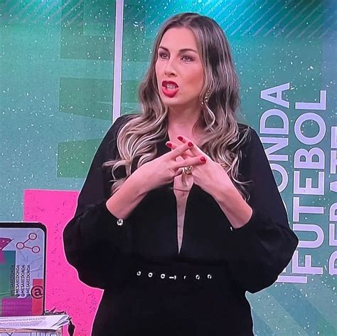 Chefe da Gazeta é acusada de pedir a repórteres troca de nude por matérias Diário do Litoral