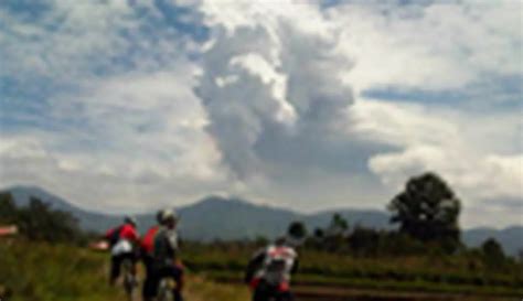 Lagi Terjadi Letusan Gunung Soputan Foto Liputan