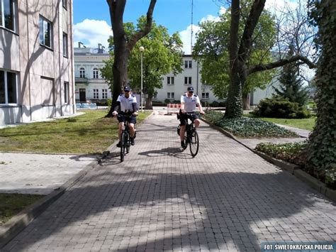 Ostrowieccy Policjanci Rozpocz Li Sezon Rowerowy Ostrowiec Info