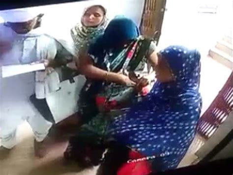 Three Women Laid Siege To The Old Man In The Bank Took Out One Lakh