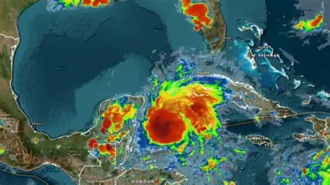 Se degrada Beryl a categoría 2 provoca fuertes lluvias en Yucatán y