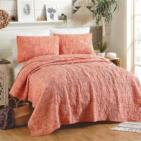 Flournoy Coral King 3 Pc Quilt Set Rooms To Go