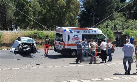 Incidente Sulla Statale 106 A Locri Un Ferito Grave Nell Impatto Tra