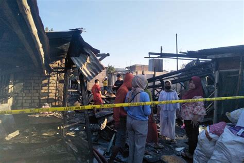 Pasar Di Bojonegoro Terbakar Puluhan Kios Pedagang Hangus