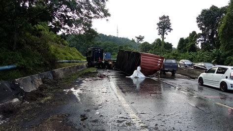 Bernama On Twitter Rt Lpttrafik Kemalangan Melibatkan Sebuah Lori