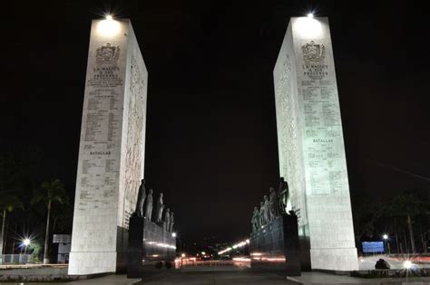 El monumento de la Nación a Los Próceres en Caracas Venezuela Tiene