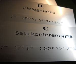 Tabliczki Braille A We Wroc Awiu Tyflografia Grawer Wroc Aw Wycinanie