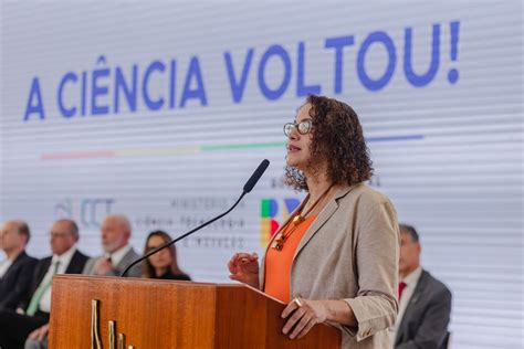 Presidente Lula E Ministra Luciana Santos Entregam Ordem Nacional Do