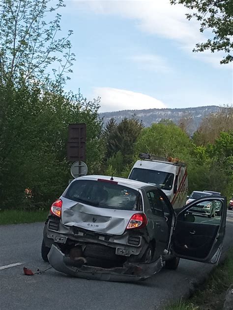 Haute Savoie Une moto et une voiture se percutent le motard projeté