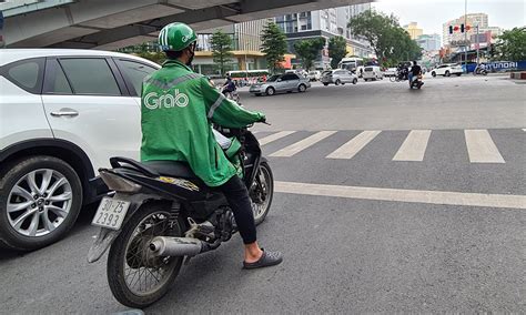 Grab vẽ thêm phụ thu nắng nóng Bộ Công Thương yêu cầu giải trình