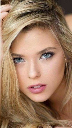 Menelwena Beauté blonde Beau visage Beauté des femmes