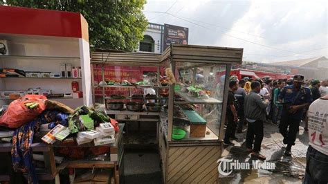 Berita Foto Dua Rumah Makan Terbakar Diduga Akibat Kebocoran Kompor Gas