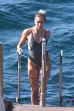 Ema Kovac Sexy Seen With Friends In One Piece Bikini In Ischia AZNude