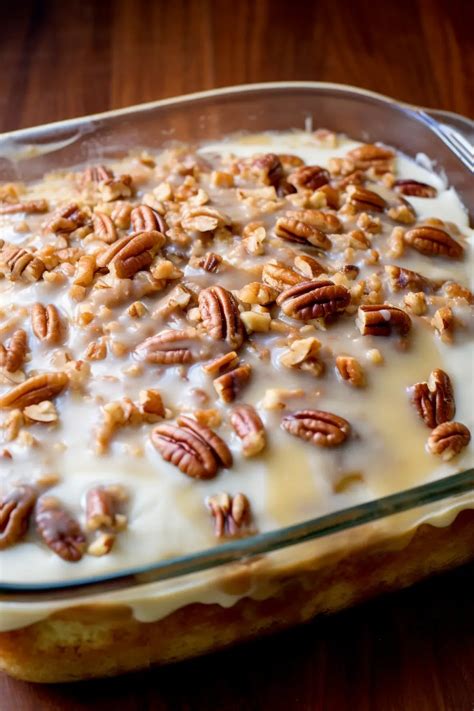 Butter Pecan Praline Poke Cake That Oven Feelin