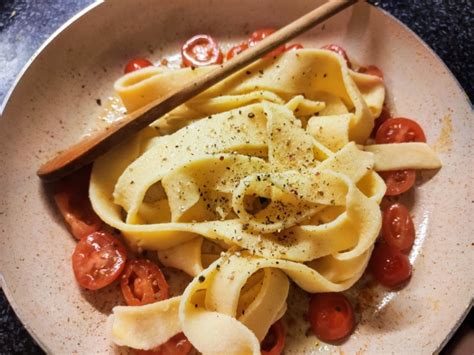 Domáce pappardelle s kozím syrom cherry paradajkami a rukolou