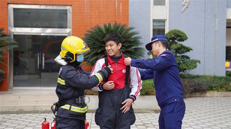 开学季！四川各地消防走进校园 为同学们上“消防开学第一课”腾讯新闻