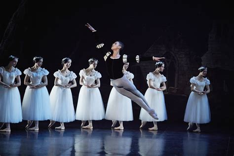 Guillaume Diop Premier Danseur Noir Nomm Toile L Op Ra De Paris