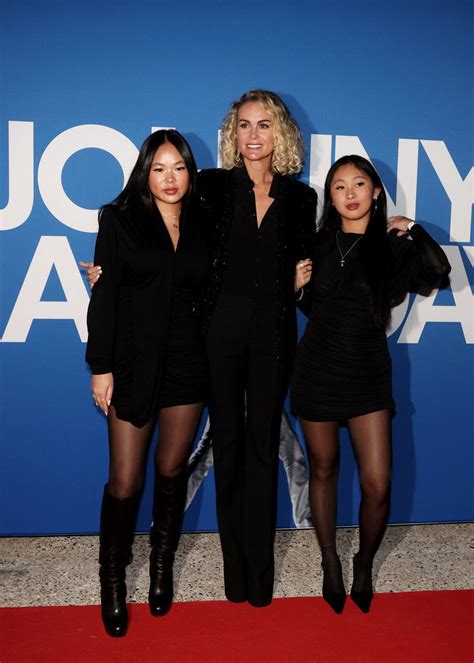 Photo : Laeticia Hallyday et ses filles Joy et Jade - Photocall du