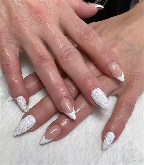 26 Best White Glitter Nails Tutorial Ideas To Copy In 2024