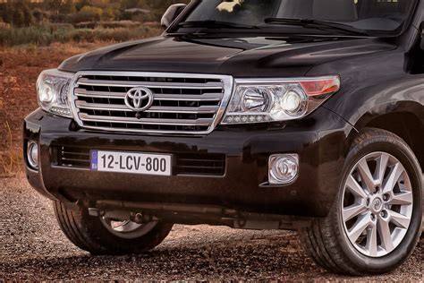 Cars Wallpapers And Specefication TOYOTA LAND CRUISER 2013 WITH PRICE