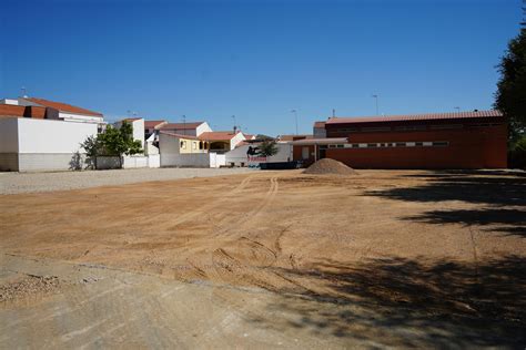 Ya Han Comenzado Las Obras De Mejora En El Patio Del CEIP Miguel De