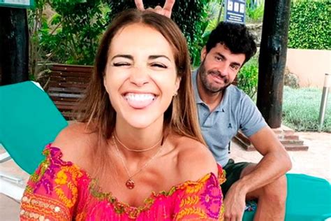 Paula Echevarría felicita a Miguel Torres por su 38 cumpleaños abriendo