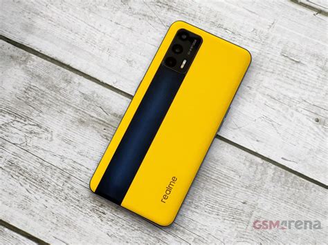 Realme GT 5G Racing édition en cuir jaune