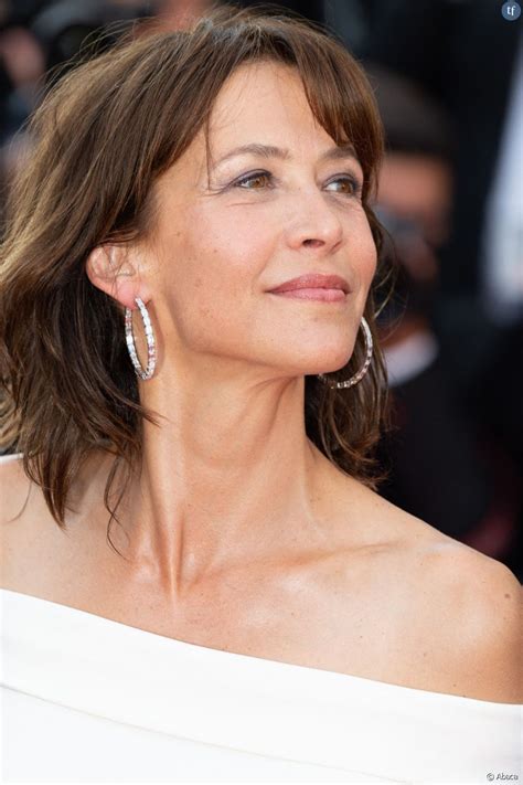 Pour Sophie Marceau on apprend à être femme mais ce n est pas si