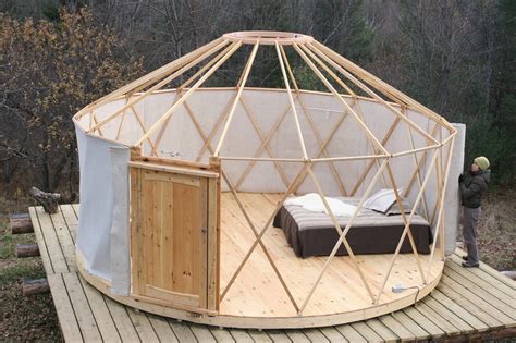 TINY HOUSE TOWN: A 133 sq ft DIY Yurt