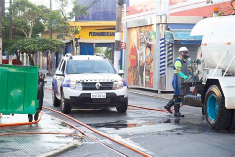 Cidade inicia serviço de desinfecção de ruas e espaços públicos