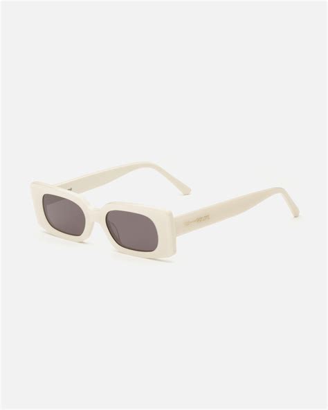 Lu Goldie — Salomé Sunglasses In Vanilla