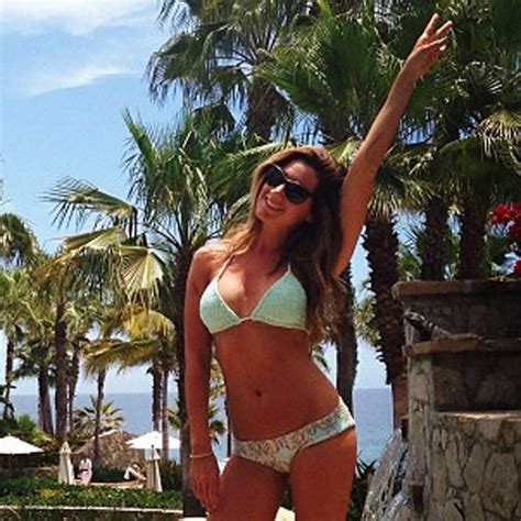 Hot Jennifer Tisdale Bikini Pics