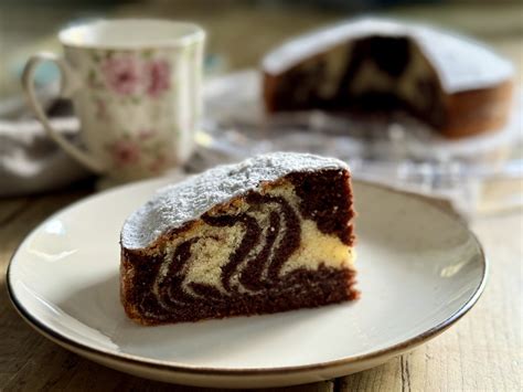 La torta zebrata per la colazione e la merenda dei bambini